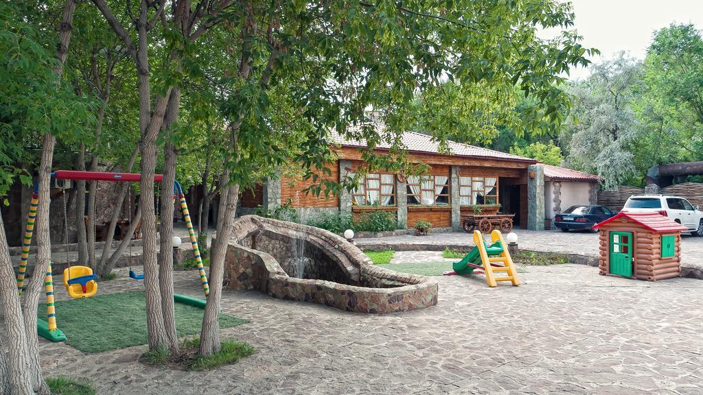 Hotel Edem Karagandy Extérieur photo